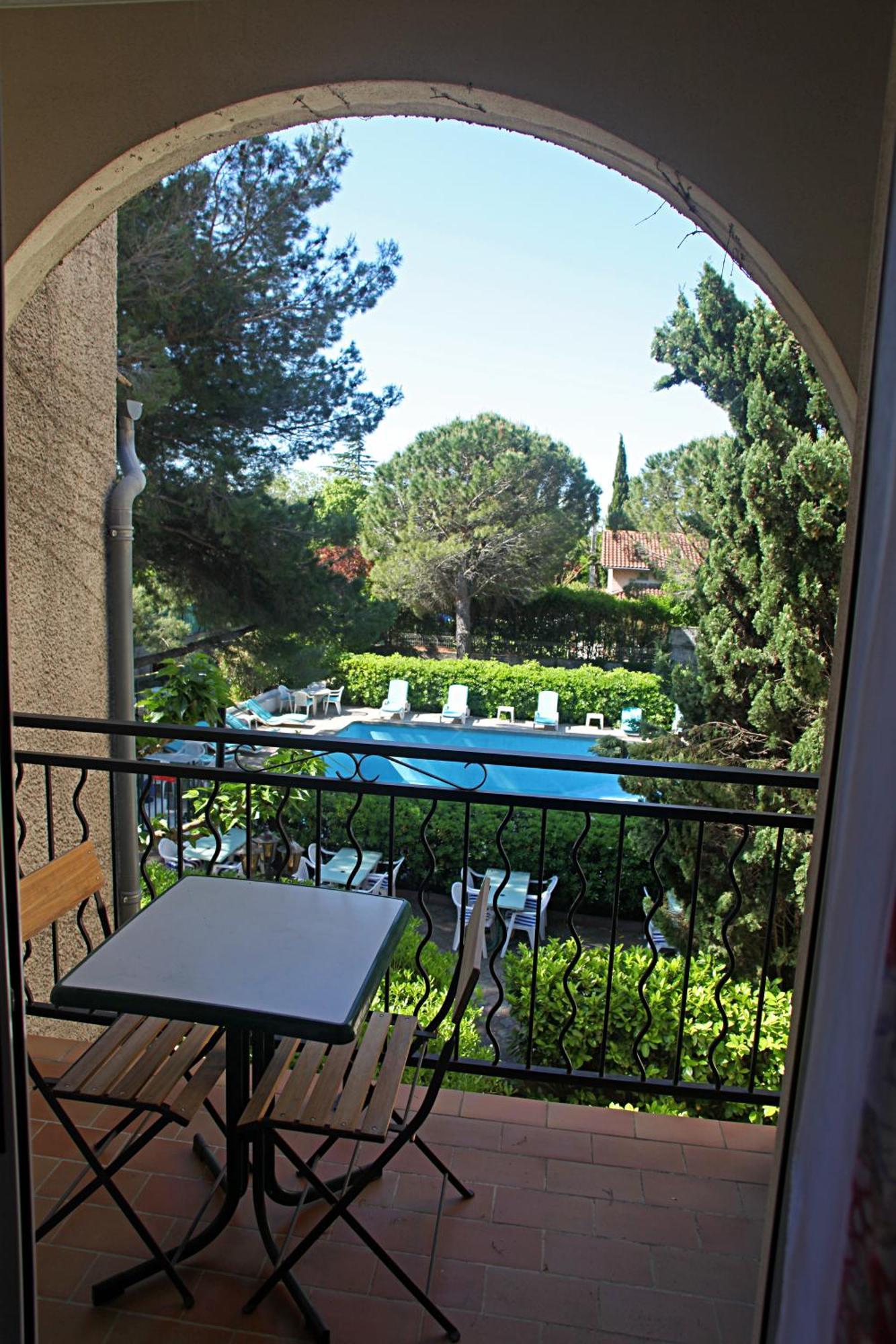 Hotel Le Petit Manoir Logis Les Angles  Zewnętrze zdjęcie